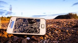 Bảo vệ môi trường không chỉ là bỏ củ sạc