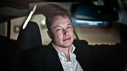 Elon Musk ngày càng giống Steve Jobs