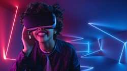 Trẻ em đối mặt nội dung độc hại trên vũ trụ ảo