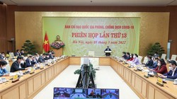 Thủ tướng nhấn mạnh cần thần tốc hơn nữa trong tiêm vaccine theo tinh thần "đi từng ngõ, gõ từng nhà, rà từng người". Ảnh: VGP/Nhật Bắc