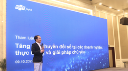 Ông Nguyễn Đức Minh - Giám đốc khối Nghiệp vụ doanh nghiệp và Tư vấn giải pháp tại FPT Digital đang trình bày tham luận.