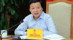 Phó Thủ tướng Trần Hồng Hà cho rằng cần quan tâm hơn đến y tế cơ sở trong phân bổ dự toán chi KCB BHYT để thực hiện tốt các nhiệm vụ về chăm sóc sức khỏe ban đầu, quản lý một số bệnh mãn tính, y tế dự phòng, để người dân không dồn lên y tế tuyến trên - Ảnh: VGP/Minh Khôi