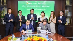 Đại diện lãnh đạo OCB và IFC tiến hành ký kết hợp đồng khoản vay 