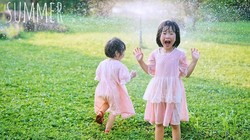 Các em nhỏ nô đùa trong khu đô thị Ecopark