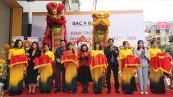 Nghi lễ cắt băng khai trương Phòng giao dịch Hữu Lũng. Ảnh: Bac A bank