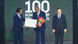 Ông Vijay Kumar Pandey, Chủ tịch HĐQT Công ty TH nhận vinh danh Top 100 Doanh nghiệp bền vững Việt Nam 2022.