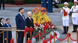 Công tác chuẩn bị lễ đón tại Phủ Chủ tịch chiều 12-12 - Ảnh: NGUYỄN KHÁNH