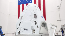 Tàu vũ trụ Crew Dragon của SpaceX. Ảnh: The Verge