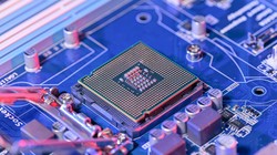 Bộ Quốc phòng Hoa Kỳ đang xem xét đưa nhà sản xuất chip lớn nhất Trung Quốc - SMIC vào danh sách đen thương mại. (Ảnh: CNBC)