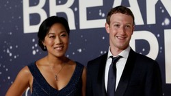 CEO của Facebook Mark Zuckerberg và vợ - bà Priscilla Chan. (Ảnh: Reuters)