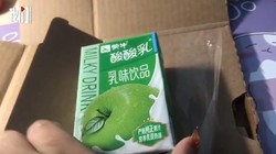 Chiếc iPhone 12 Pro Max mà cô Liu đặt hàng đã bị thay thế bằng một hộp sữa chua vị táo. Ảnh: Apple Insider