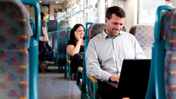 Trong sự phát triển vội vã của những công nghệ tiên tiến tiếp theo, ở đâu đó, con người đã quên giải quyết vấn đề ở ngay trước mắt. Ảnh: Bus Bank