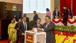 Các đại biểu tham dự phiên trù bị Đại hội đại biểu Đảng bộ TP Đà Nẵng lần thứ XXII quyên góp ủng hộ đồng bào miền Trung bị ảnh hưởng bão lũ.