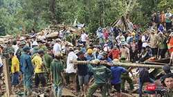 Các lực lượng nỗ lực tìm kiếm các nạn nhân mất tích trong vụ sạt lở đất ở Trà Leng