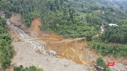 Hiện trường vụ sạt lở đất ở Trà Leng nhìn từ trên cao (ảnh BCĐ TU PCTT)