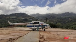 Máy bay của Trung đoàn 930 (thuộc Sư đoàn Không quân 372) làm nhiệm vụ tiếp tế cho người dân huyện Phước Sơn (Quảng Nam)