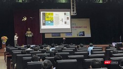 GS.TS.Hồ Tú Bảo - Giám đốc Phòng thí nghiệm Khoa học dữ liệu, Viện nghiên cứu cao cấp về Toán học (kiêm Giám đốc học khoa học Viện John Von Neuman, Đại học quốc gia TP HCM) trình bày tại sự kiện