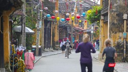 Du khách đến tham quan phố cổ Hội An
