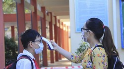 Học sinh đến trường trong mùa COVID-19