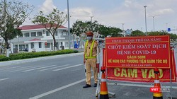 Lực lượng CSGT Đà Nẵng túc trực các chốt kiểm soát dịch tại cửa ngõ ra vào TP