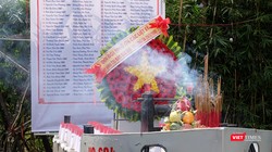 Lễ tưởng niệm 64 liệt sĩ hi sinh bảo vệ đảo Gạc Ma của Việt Nam và mô hình con tàu HQ 604 huyền thoại.