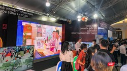 Doanh nghiệp tham gia trưng bày sản phẩm chuyển đổi số trong khuôn khổ “Tuần lễ Chuyển đổi số - Huế 2021” diễn ra từ ngày 27/4-30/4