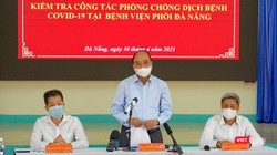Chủ tịch nước Nguyễn Xuân Phúc và đoàn công tác trong chuyến kiểm tra công tác phòng, chống dịch COVID-19 tại TP Đà Nẵng