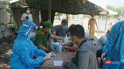 Lực lượng y tế Đà Nẵng siết chặt người và phương tiện ra vào TP