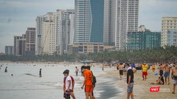 Một góc bãi biển du lịch Đà Nẵng trong những ngày dỡ bỏ giãn cách xã hội