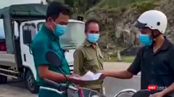 Tổ công tác của UBND phường Vĩnh Hoà kiểm tra và thu giữ giấy tờ, phương tiện của công dân Trần Văn Em (ảnh chụp lại từ clip)