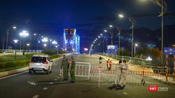 Cầu Rồng trong tối ngày 31/7, khi Đà Nẵng áp dụng biện pháp giãn cách xã hội toàn TP theo Chỉ thị 16/CT-TTg để phòng chống dịch COVID-19