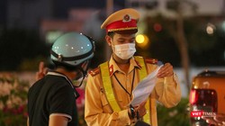 Lực lượng công an Đà Nẵng tăng cường kiểm soát người dân ra đường