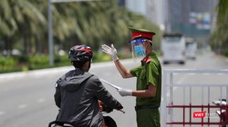 Lực lượng công an làm nhiệm vụ tại các chốt kiểm soát phòng dịch COVID-19 trên địa bàn TP Đà Nẵng