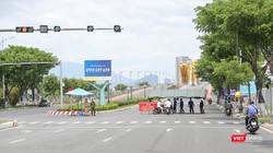 Chốt kiểm soát phòng dịch COVID-19 tại nút giao thông cầu Rồng, TP Đà Nẵng