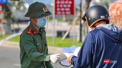 Lực lượng công an Đà Nẵng kiểm soát người điều khiển lưu thông trên đường trong thời gian giãn cách xã hội