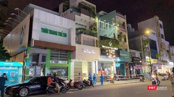 Lực lượng y tế phong toả khu vực vừa phát hiện ca mắc COVID-19 mới trên đường Lê Duẫn