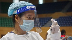 Lực lượng y tế Đà Nẵng tiêm vaccine phòng COVID-19 cho người dân