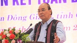 Chủ tịch nước Nguyễn Xuân Phúc phát biểu tại ngày hội đại đoàn kết toàn dân tộc với nhân dân ở xã Ba, huyện Đông Giang, tỉnh Quảng Nam.