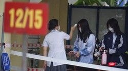 Sau khối lớp 12, sáng ngày 29/11, học sinh các khối lớp 10 và 11 THPT trên địa bàn TP Đà Nẵng đã đến trường.