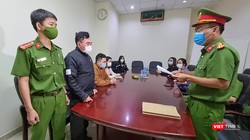 Cơ quan Công an tống đạt quyết định khởi tố vụ án, khởi tố bị can, bắt tạm giam 4 tháng và thực hiện khám xét nơi làm việc của ông Nguyễn Quang Trung - Tổng Giám đốc Công ty CP Đầu tư phát triển nhà Đà Nẵng.