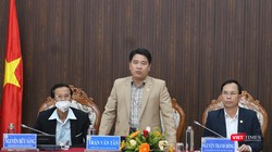 Ông Trần Văn Tân - Phó Chủ tịch UBND tỉnh Quảng Nam trả lời thông tin tại buổi họp báo