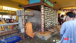 Kim quan Thiền sư Thích Nhất Hạnh chuẩn bị cho lễ Trà Tỳ