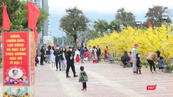 Người dân Đà Nẵng đi du Xuân 