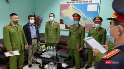 Công an Thừa Thiên Huế tống đạt quyết định khởi tố bị can, bắt tạm giam Giám đốc CDC tỉnh Thừa Thiên Huế