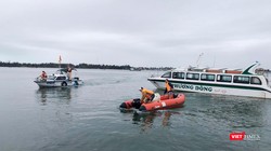 Cơ quan chức năng nỗ lực tìm kiếm những nạn nhân xấu số trong vụ chìm tàu Phương Đông ở biển Cửa Đại (Hội An)