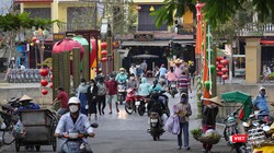 Du khách đến tham quan tại phố cổ Hội An (Quảng Nam)