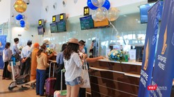 Những hành khách đầu tiên check-in trên chuyến bay quốc tế Đà Nẵng đi Singapore trong sáng ngày 27/3