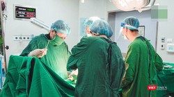 Các bác sĩ của Bệnh viện Từ Dũ và Bệnh viện Nhi Đồng 1 TP HCM vừa thực hiện thành công ca thông tim can thiệp xuyên tử cung cứu sống bào thai bị tim bẩm sinh rất nặng.