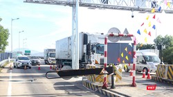 Phương tiện qua trạm thu phí trên tuyến cao tốc Đà Nẵng -Quảng Ngãi