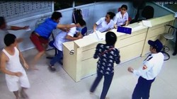 Một vụ bác sĩ bị hành hung (Ảnh LEMAI)